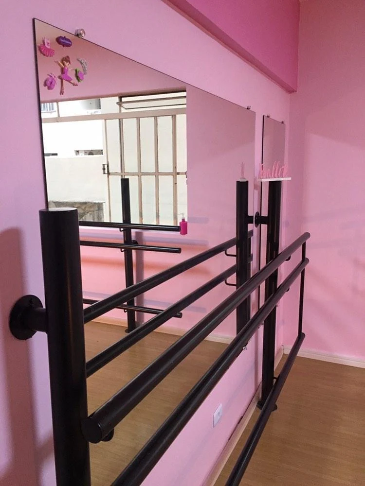 Barras de ballet e espelhos